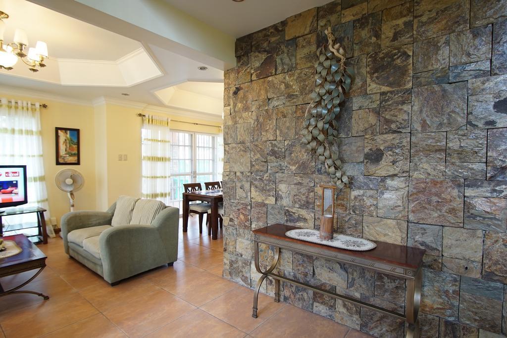 Charming Tagaytay Vacation Villa *